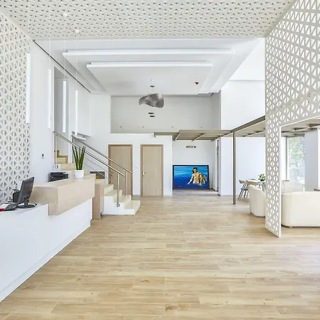 Triton Boutique 코스 타운