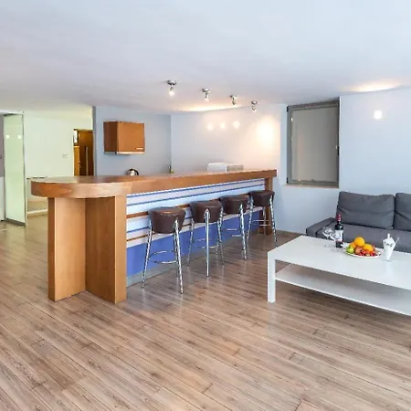 Triton Boutique 코스 타운