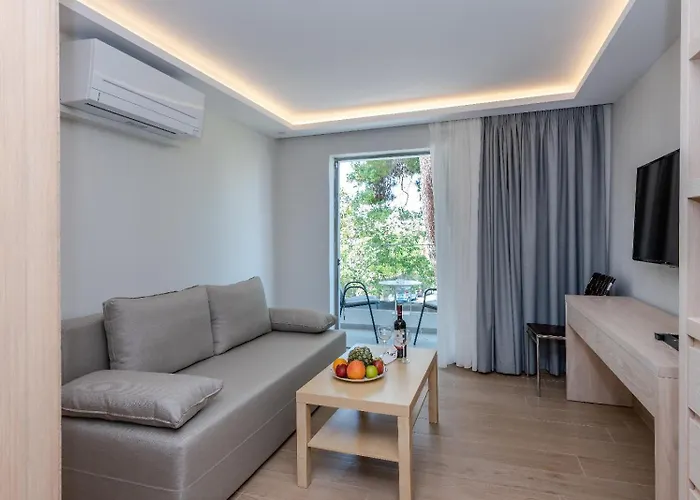 Triton Boutique فندق