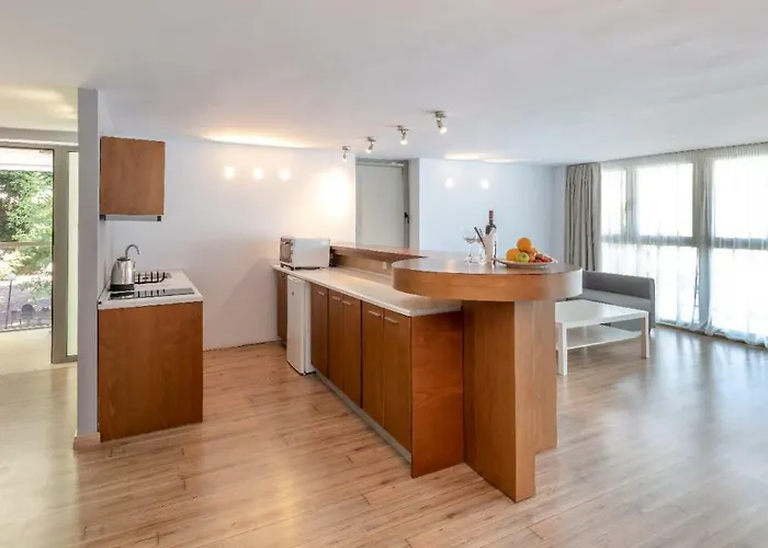 Triton Boutique فندق