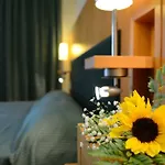 Triton Boutique فندق 4*