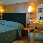 Triton Boutique فندق