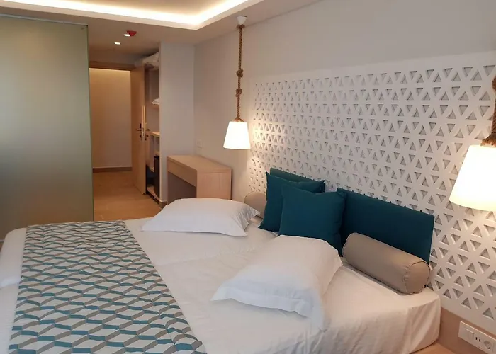 Triton Boutique Hotel 4*