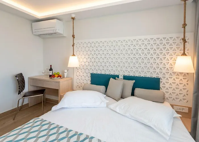 Triton Boutique Kosz